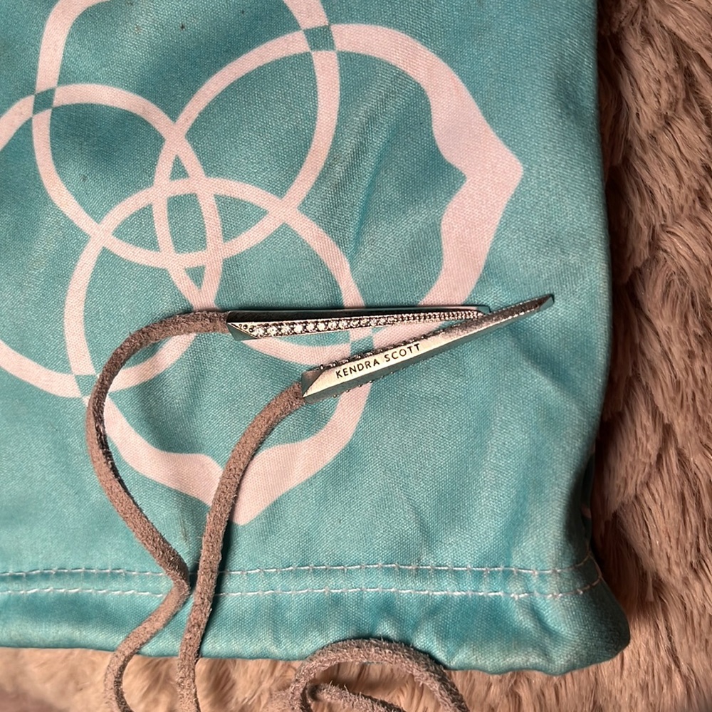 ❌SOLD❌ KENDRA SCOTT Silver Pierce Choker in Grey Suede 💎